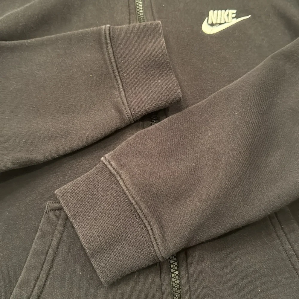 Nike Boys Black Full Zip Sweatshirt With Hood Size Medium